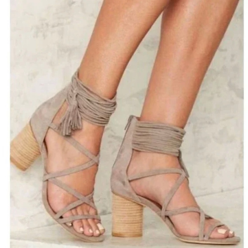 Jeffrey campbell Despina Suede Strappy Tassel Round Heel Womens Sandals Size 8.5